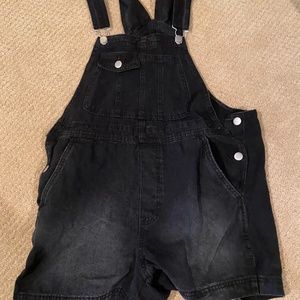 Women’s overall shorts
